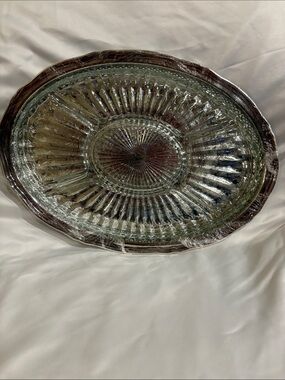 Clear Glass Oval Serving/Silver plated International Silver Tray 14.6”x10.6”